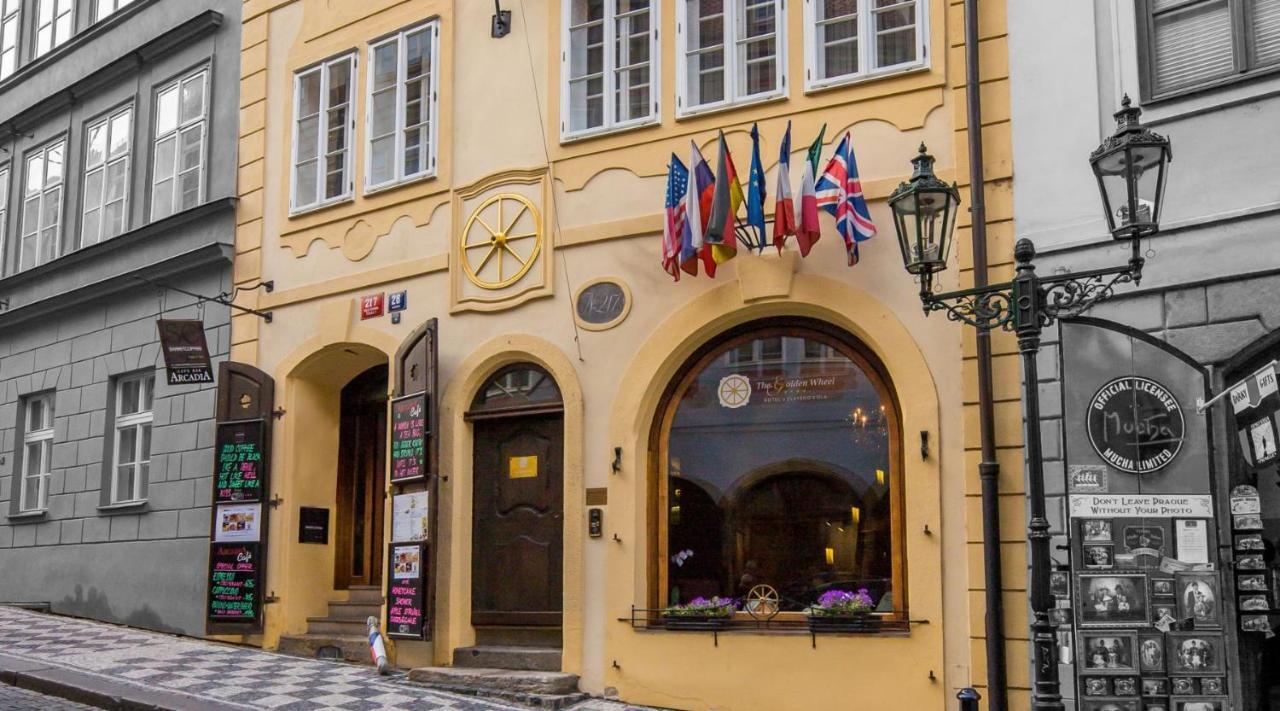 The Golden Wheel Hotel Praga Esterno foto